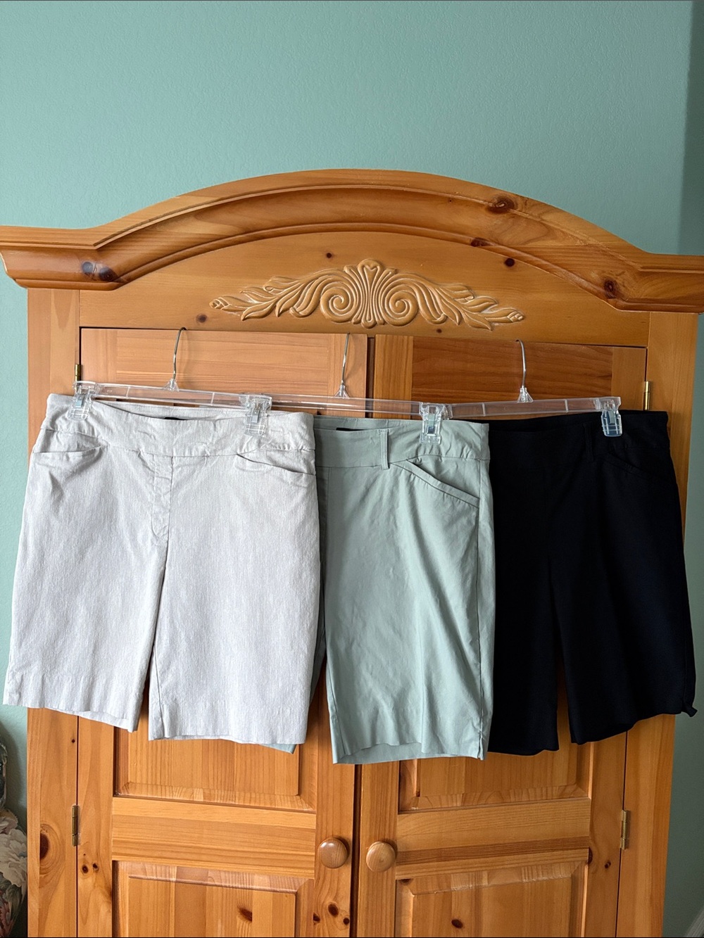 Lot/3 Hilary Radley Pull-On Bermuda Shorts